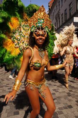Rio’yu aratmayan Kopenhag Karnavalı renkli görüntülerle başladı