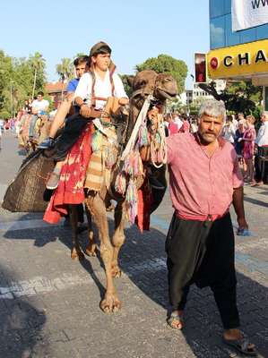 Alanya Turizm ve Sanat Festivali renkli başladı