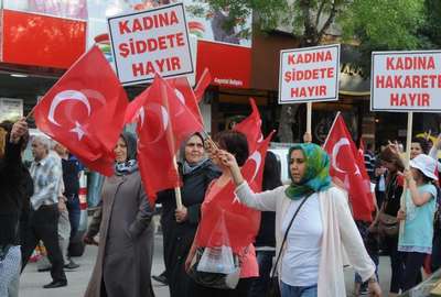Gaziantep'te kadınlardan Akşener'e destek yürüyüşü