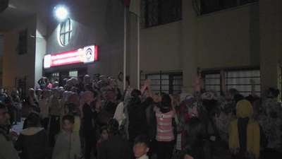 Kız yurdundaki öğrenciler, yemekleri protesto etti