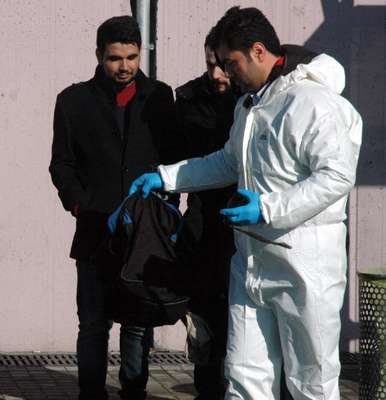 Otobüs durağında şüpheli çanta paniği