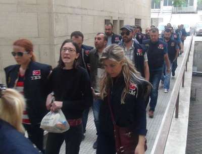 Metal işçilerini kışkırttıkları iddiasıyla gözaltına alınan TKİP'li 11 şüpheli adliyeye sevk edildi