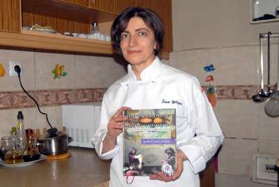 Öğretim görevlisi kredi çekti, yemek kitabı çıkardı