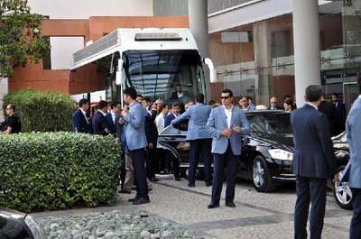 Davutoğlu, İzmir'de Başbakanlık Ofisi'ni açtı