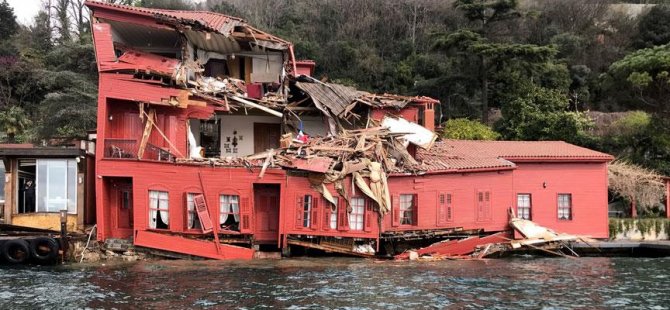 İstanbul Boğazı'nda yük gemisi yalıya çarptı
