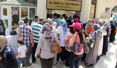 Eyyüp Peygamber'in sabır makamına yoğun ilgi