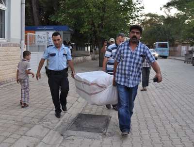 Kovalamacayla durdurulan araçta 12 bin 640 kaçak sigara