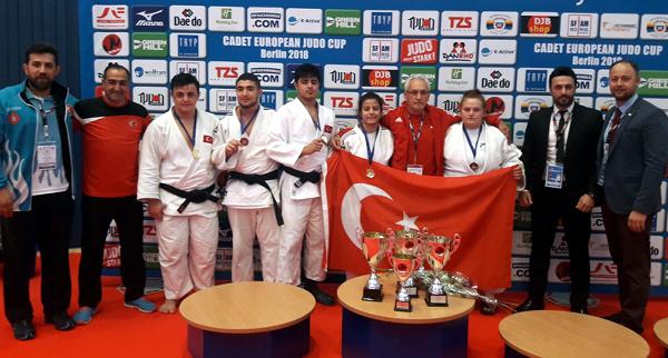 Milliler Avrupa Kupası'nda birinci oldu