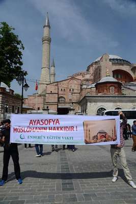 Sultanahmet’te, Ayasofya ve Mursi eylemi