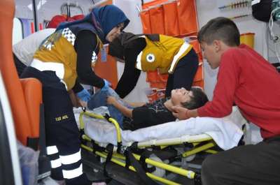 Düğün konvoyundan para alabilmek için canından oluyordu