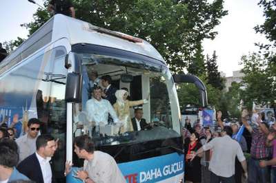Davutoğlu, İzmir'de Başbakanlık Ofisi'ni açtı  (4)