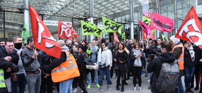 Fransa'da grevlere memurlar da katıldı
