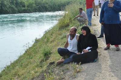 Serinlemek için girdiği Berdan Irmağı'nda kayboldu