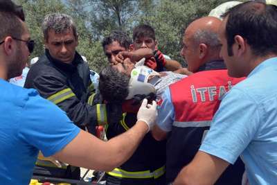 TIR'da sıkışan sürücü ve oğlunu kurtarma seferberliği