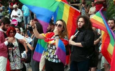 LBGTİ üyeleri  İzmit'te gösteri yaptı: "LGBTİ'ler görünmezlik centeresinden kurtuldu"