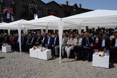 Bakan Çelik: Bugünler 12 Eylül'den bile beter sözleri büyük nankörlük