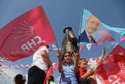 Kılıçdaroğlu: Davutoğlu Erdoğan için, Kılıçdaroğlu halk için çalışır