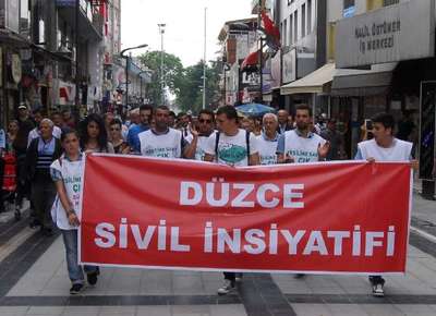 Düzce Sivil İnisiyatifi parklar için yürüdü