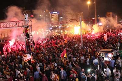 Taksim Meydanı'nda şampiyonluk coşkusu