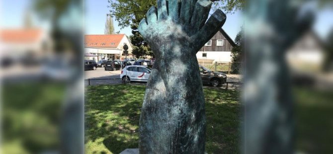 Hitler'in doğum gününde Türk gencin anıtına saldırı