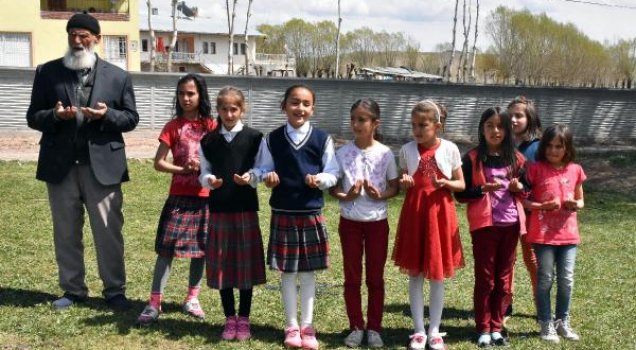 İlkokul öğrencileriyle yağmur duası
