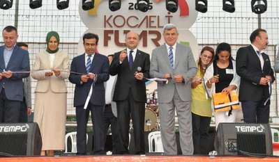 Kocaeli Fuarı'nın ilk sanatçısı Zara oldu