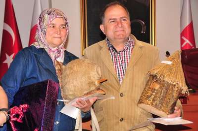 Kuşlarla hem sağlığına hem de ödüle kavuştu