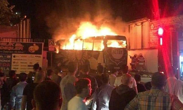 Altay takım otobüsü alev alev
