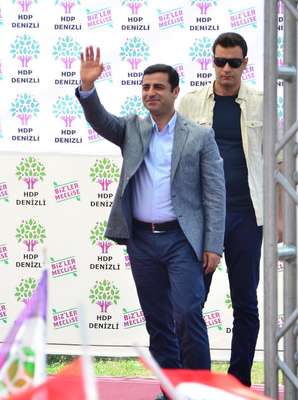 Demirtaş: Cumhurbaşkanlığını beğenmediysen istifa et, AKP'nin başına geç