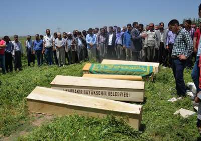 Diyarbakır'da yangın: Aynı aileden 5 ölü (2)