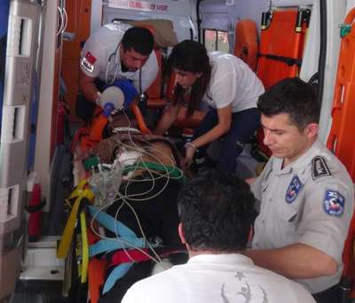 Polis memuru av tüfeğiyle kasığından vuruldu, saldırgan direniyor (3)