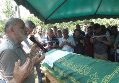 Bahçesindeki zararlı otlara tarım ilacı atarken zehirlenip öldü