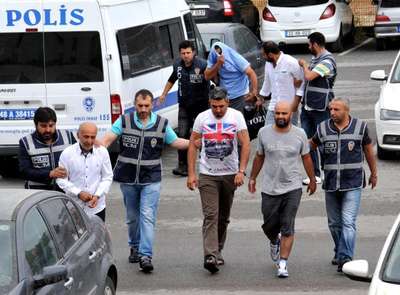 Minibüs arıza yapınca 5 organizatör ile 15 kaçak yakalandı