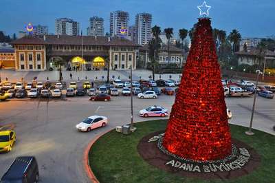 SP'li üye Cumhurbaşkanı lehine fikir değiştirdi, Adana Meydanı Perinçek'e kapatıldı