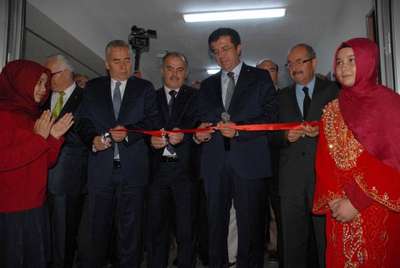 Bakan Zeybekci, konferans salonu açılışında Menderes için Fatiha okuttu
