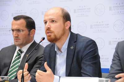 Bilal Erdoğan, Hakkari'deki tarihi medresede ok atışı yaptı