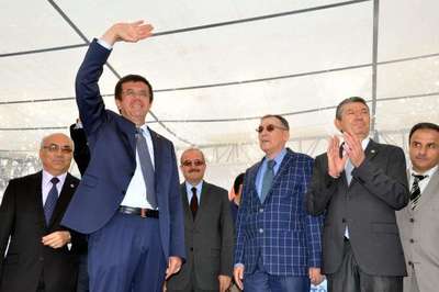 Bakan Zeybekci, konferans salonu açılışında Menderes için Fatiha okuttu (3)
