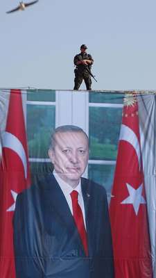 Erdoğan: Demokrasi sancağı 7 Haziran'da daha yüksek bir burca dikilecek (2)