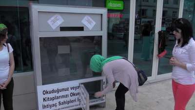 Muş'ta üniversitelilerden köy okulları için 'kitaplık kumbara'