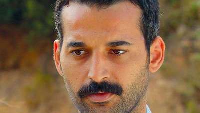 Babasını öldüren dizi oyuncusu 4 kez intihar girişiminde bulundu
