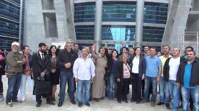 İşçiler mahkemenin kararını halaylarla kutladı