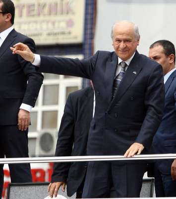 Bahçeli: Rüşvet verip alan eller meydanlarda yüce kitabımızı sallıyor (2)