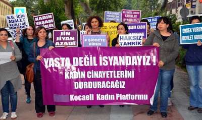 Kocaeli Kadın Platformu'ndan kadın cinayetlerine protestosu