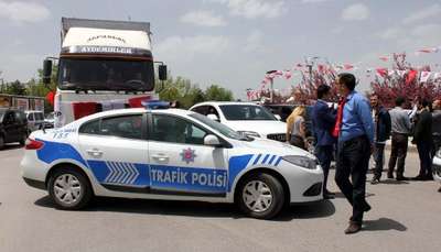 CHP'nin TIR'ı Seçim Kurulu'nun kararına rağmen Erzurum'a giremedi