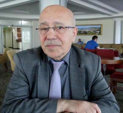 Rize’de dolgu alanındaki binalar birbirinden destek alarak ayakta duruyor