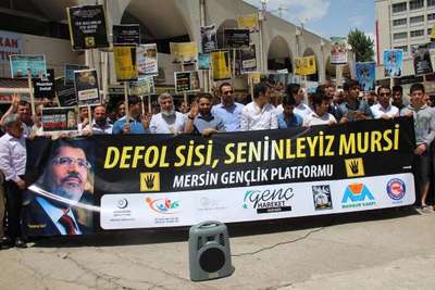 Mersin'de Mursi'ye destek eylemi