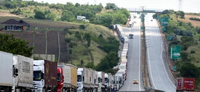 Kapıkule'de 18 kilometrelik kuyruk çilesi