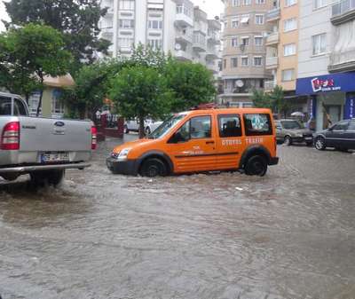 Sağanak Aydın'da hayatı olumsuz etkiledi