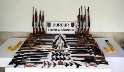 Burdur'da kaçak silah operasyonu