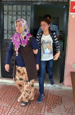 'Ders çalışıyorum televizyonun sesi kıs' diyen kızını dövdü